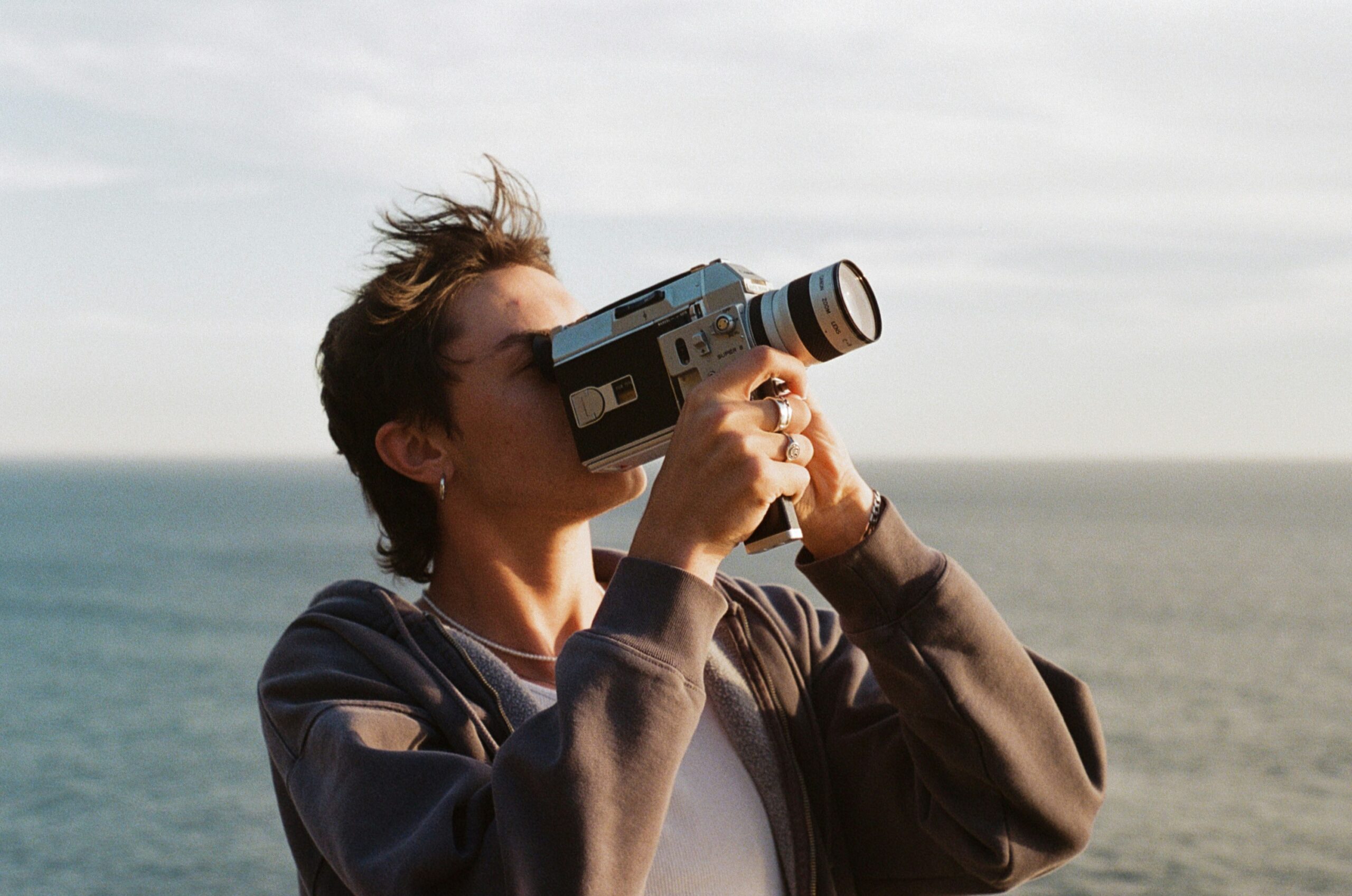 Analog Movie Cameras: A Vintage Wave Gaining Momentum